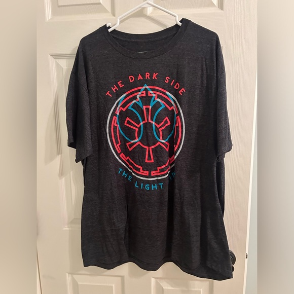 NWOT Star Wars ‘The Dark Side, The Light Side’ Dark Grey T-Shirt - Picture 1 of 7